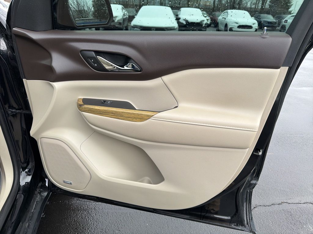 Thumbnail: 2017 GMC Acadia - 28