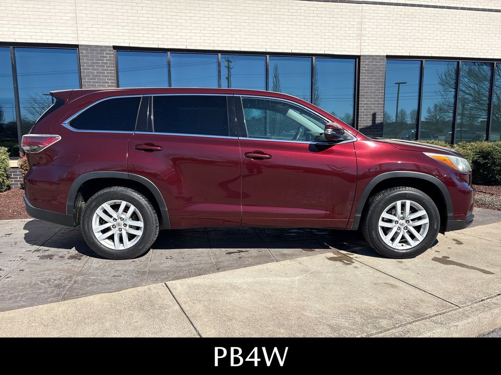 Used 2015 Red Toyota LE image 2