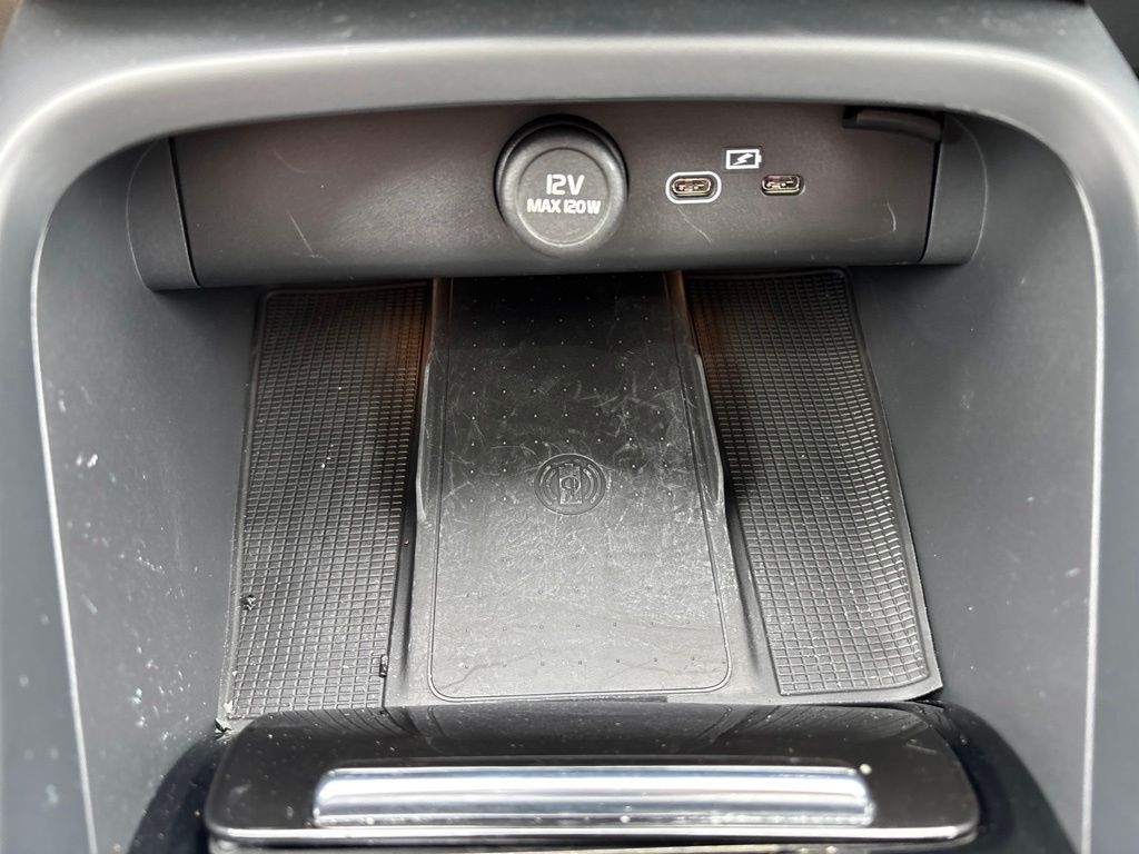 Used 2024 Volvo XC40 SUV