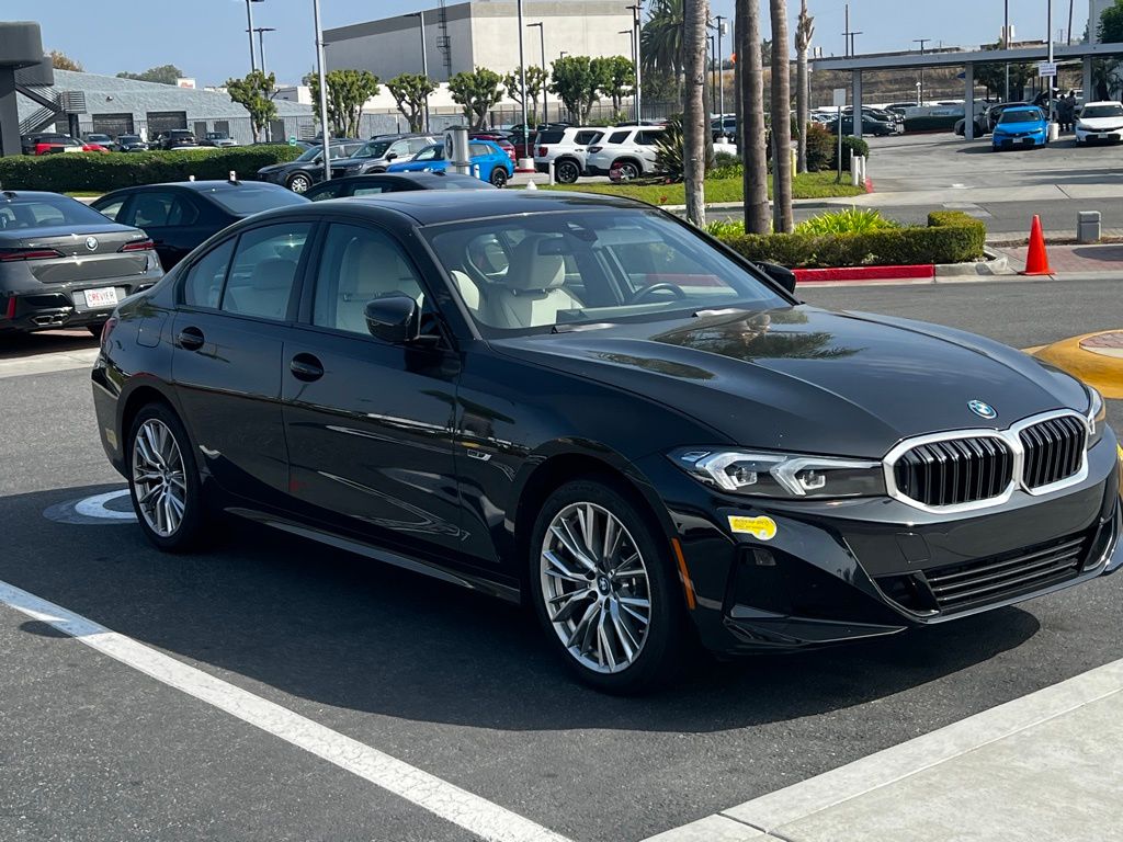 Thumbnail: 2023 BMW 3 Series - 4