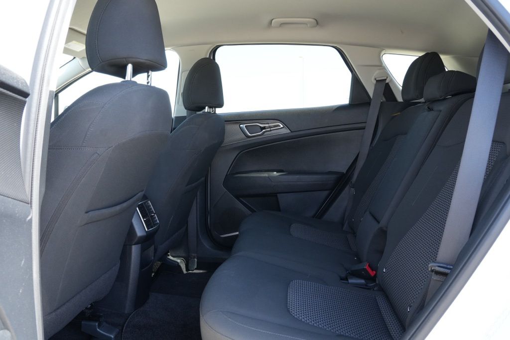 2025 Kia Sportage LX - Photo 13