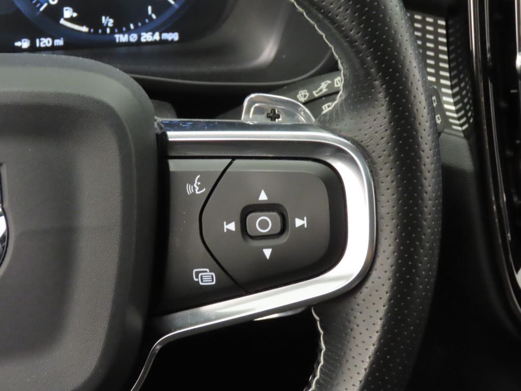 Thumbnail: 2019 Volvo XC40 - 22