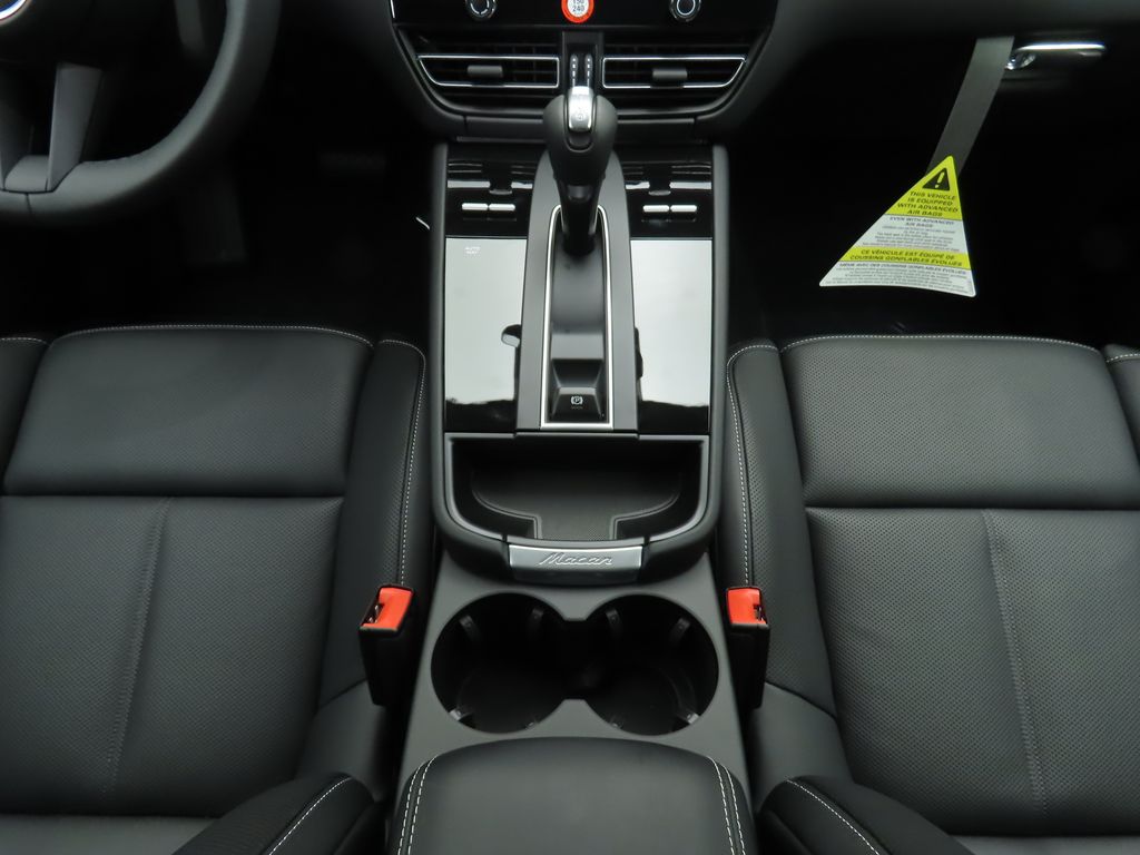 Thumbnail: 2025 Porsche Macan - 19