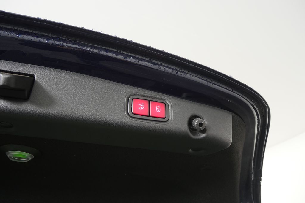 Thumbnail: 2017 Mercedes-Benz E-Class - 16