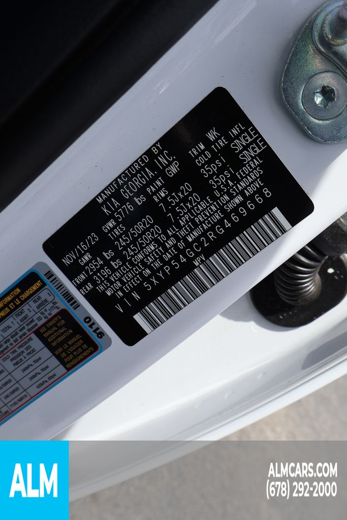 Used 2024 White Kia SX image 40
