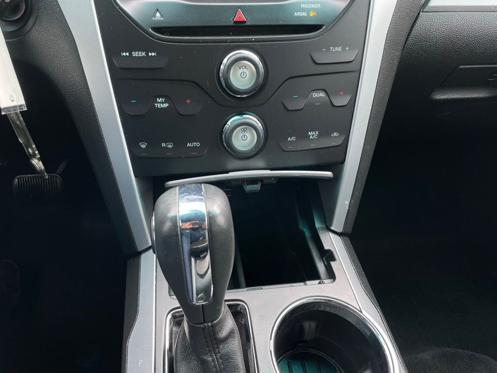 Thumbnail: 2015 Ford Explorer - 18