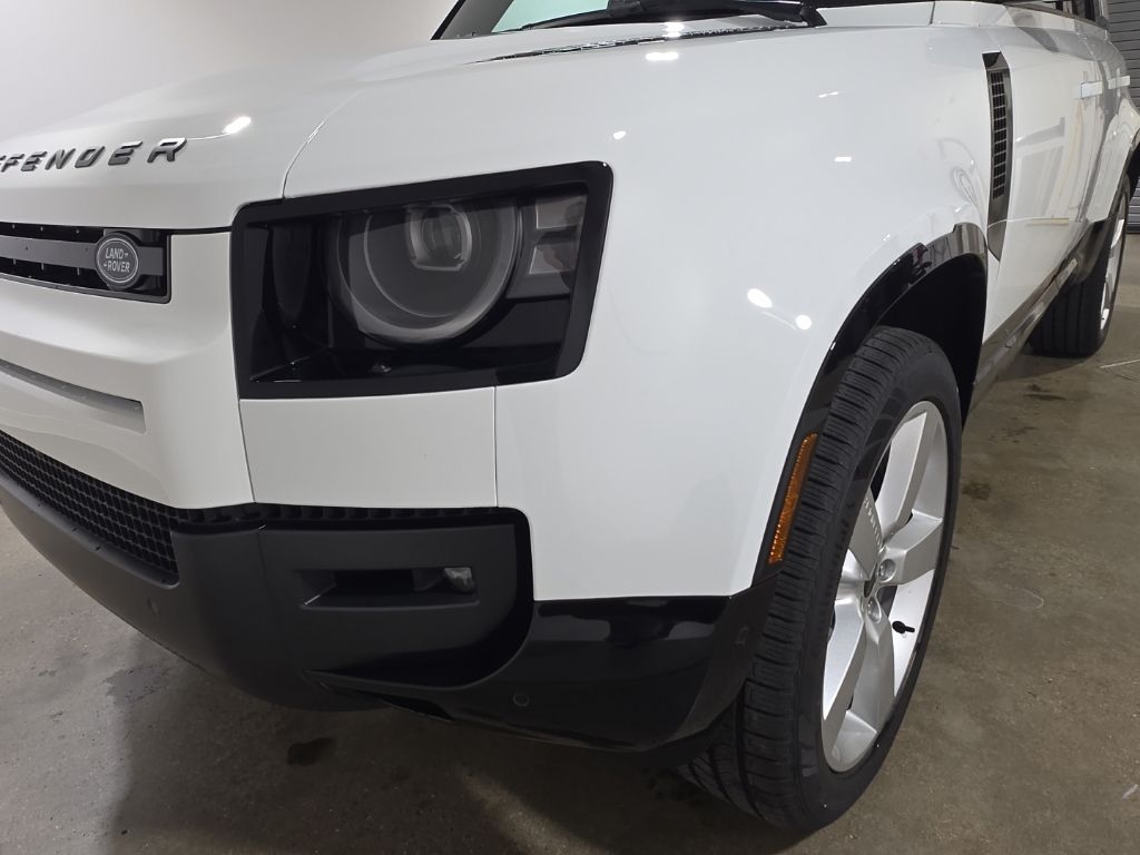 New 2026 White Land Rover X-Dynamic SE image 11