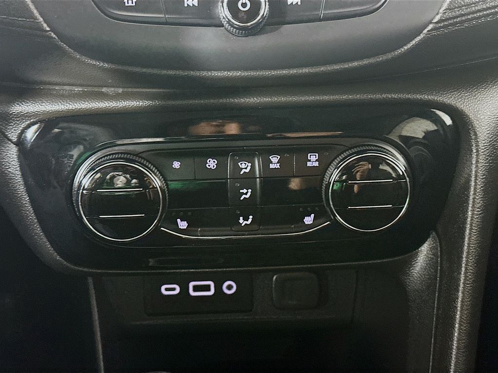 Used 2020 Black Buick Select image 18