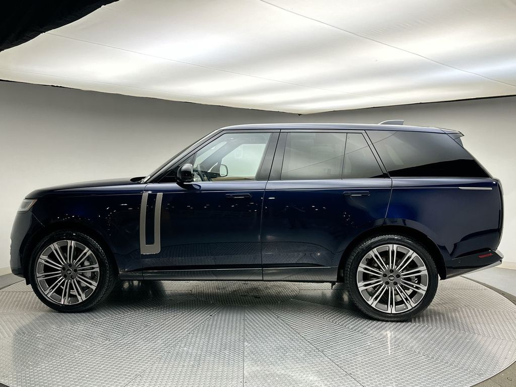 2023 Land Rover Range Rover SE 12
