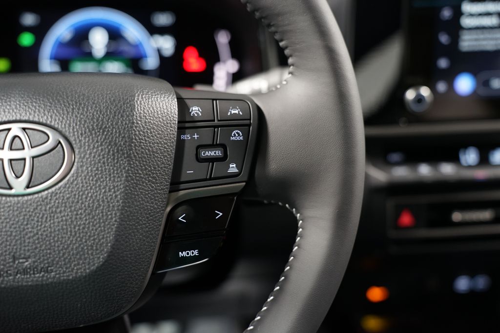 2025 Toyota Camry SE 13