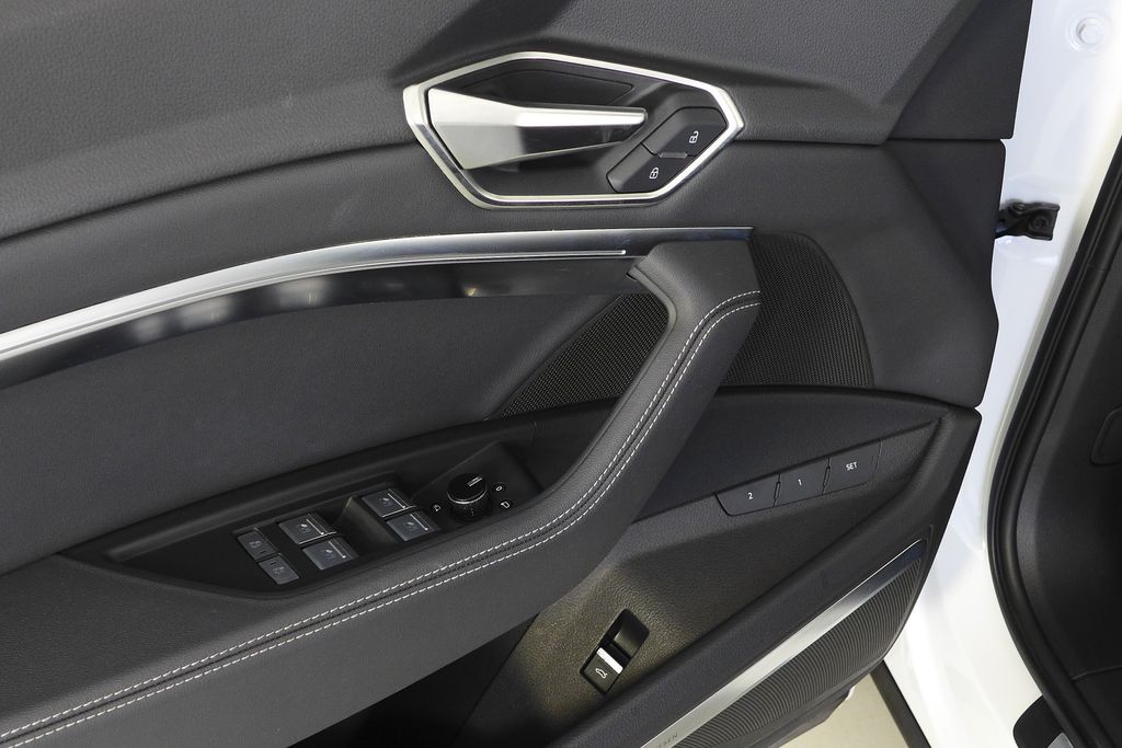Thumbnail: 2024 Audi Q8 e-tron - 12