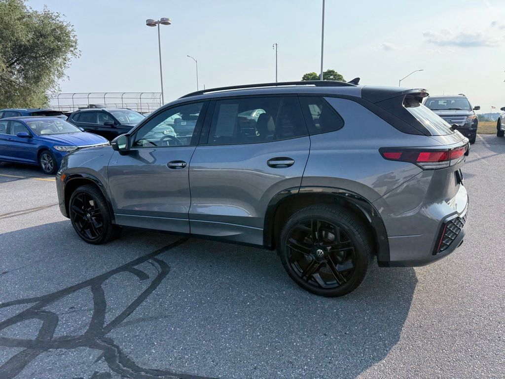 2025 Volkswagen Tiguan 2.0T SE R-Line Black Gray at Sutliff Volkswagen