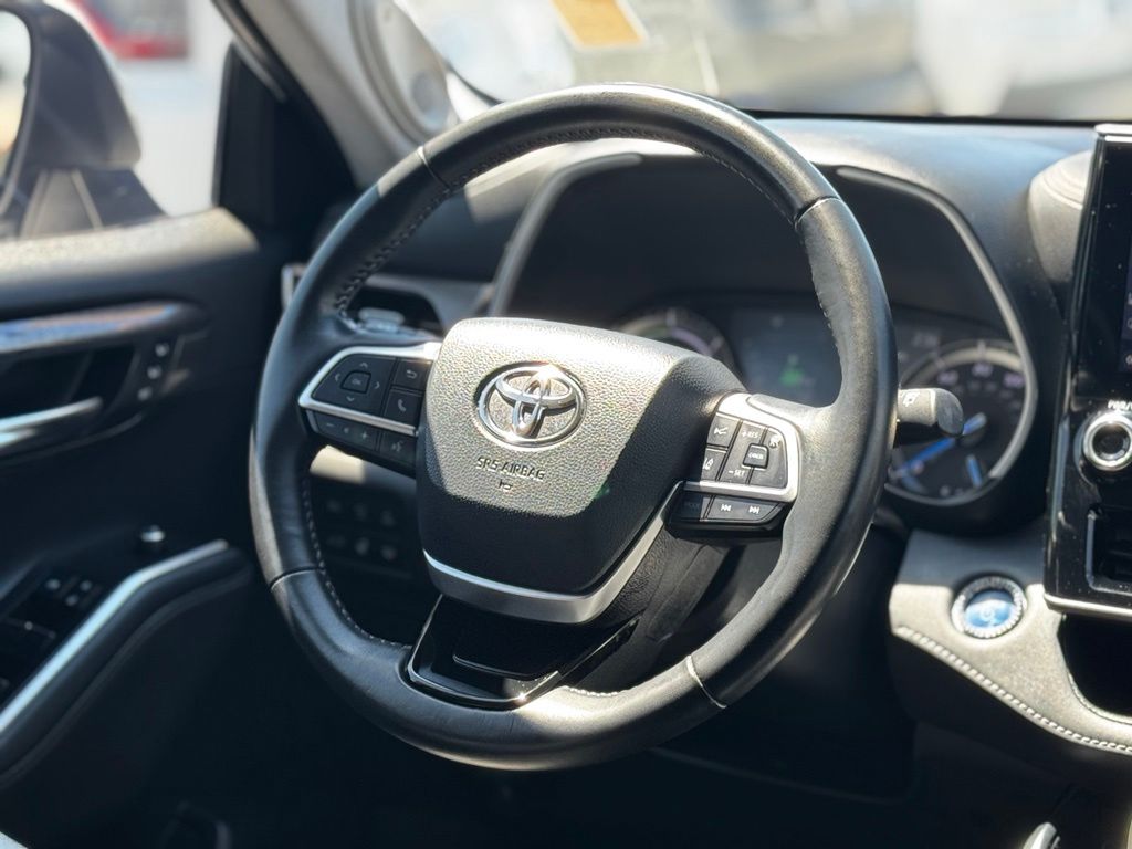 Used 2022 Toyota Highlander Hybrid SUV