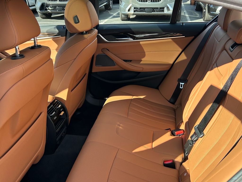 Thumbnail: 2022 BMW 5 Series - 29