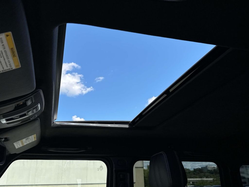 Thumbnail: 2016 Mercedes-Benz G-Class - 32