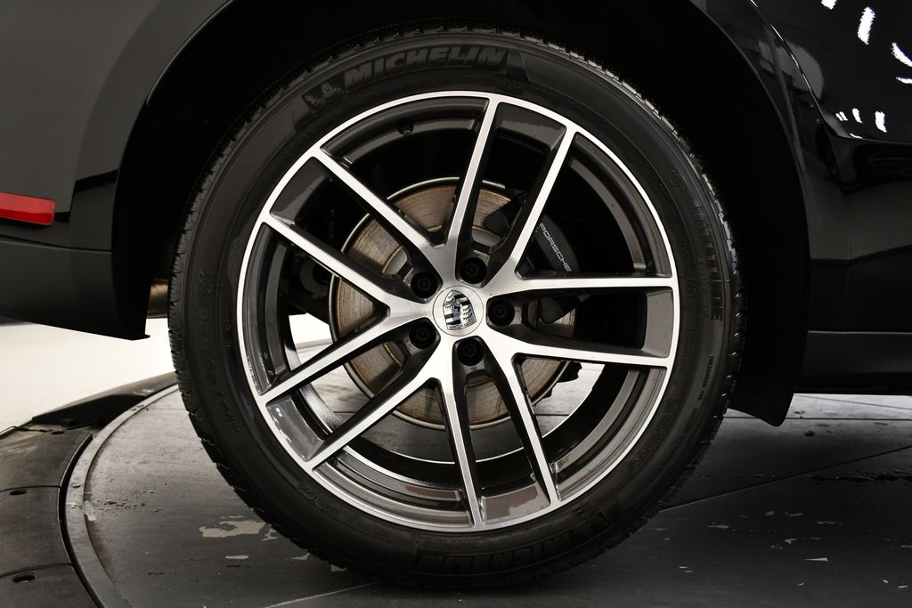 Thumbnail: 2026 Porsche Macan - 18