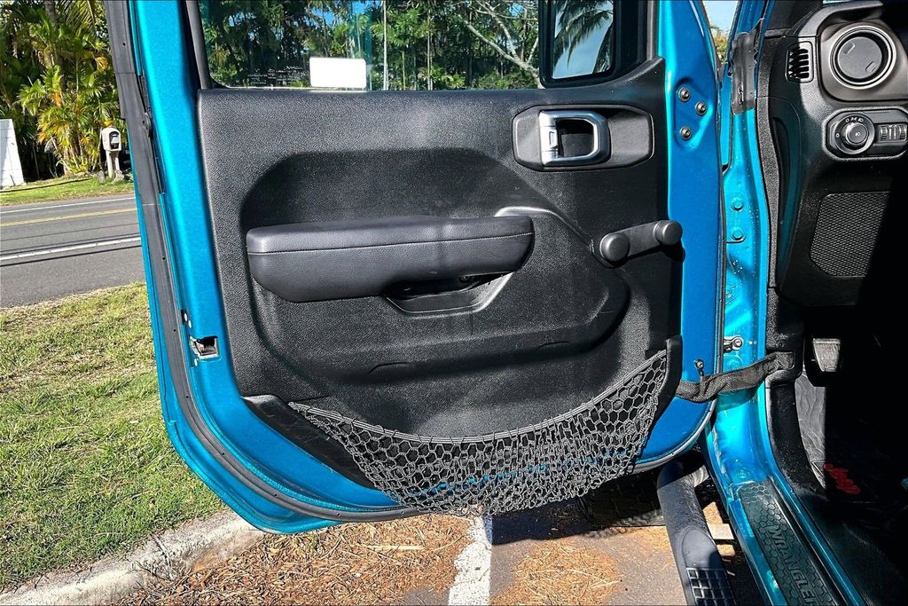 Used 2020 Teal Jeep Unlimited Sport image 18