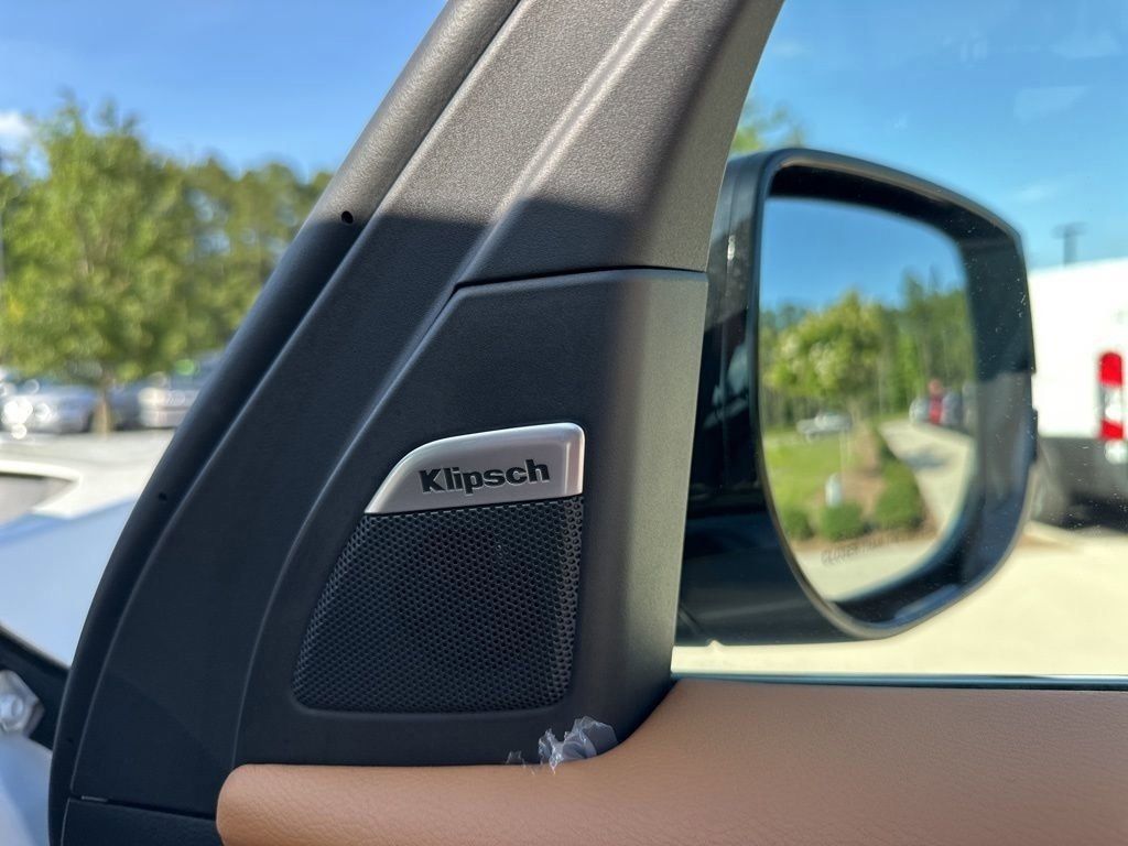 2025 Aspen White Tricoat Nissan Armada SL RWD SUV