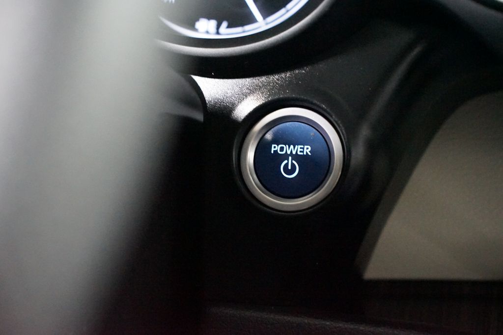 Thumbnail: 2023 Toyota Sienna - 23