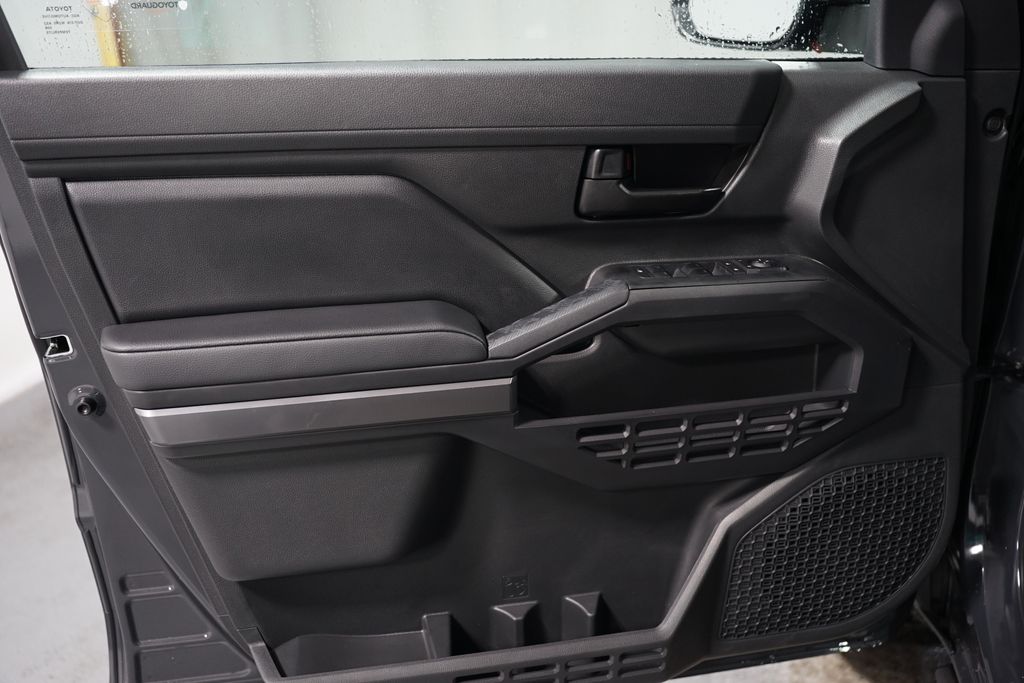 2025 Toyota Tacoma SR5 31