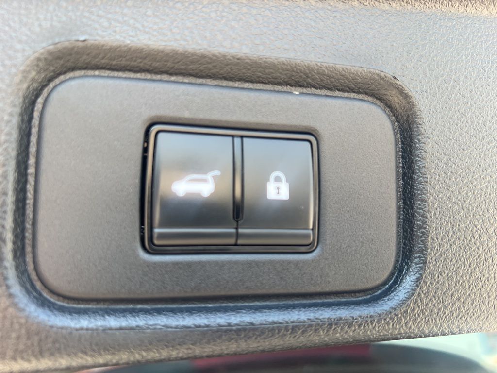 2023 Nissan Pathfinder SL photo