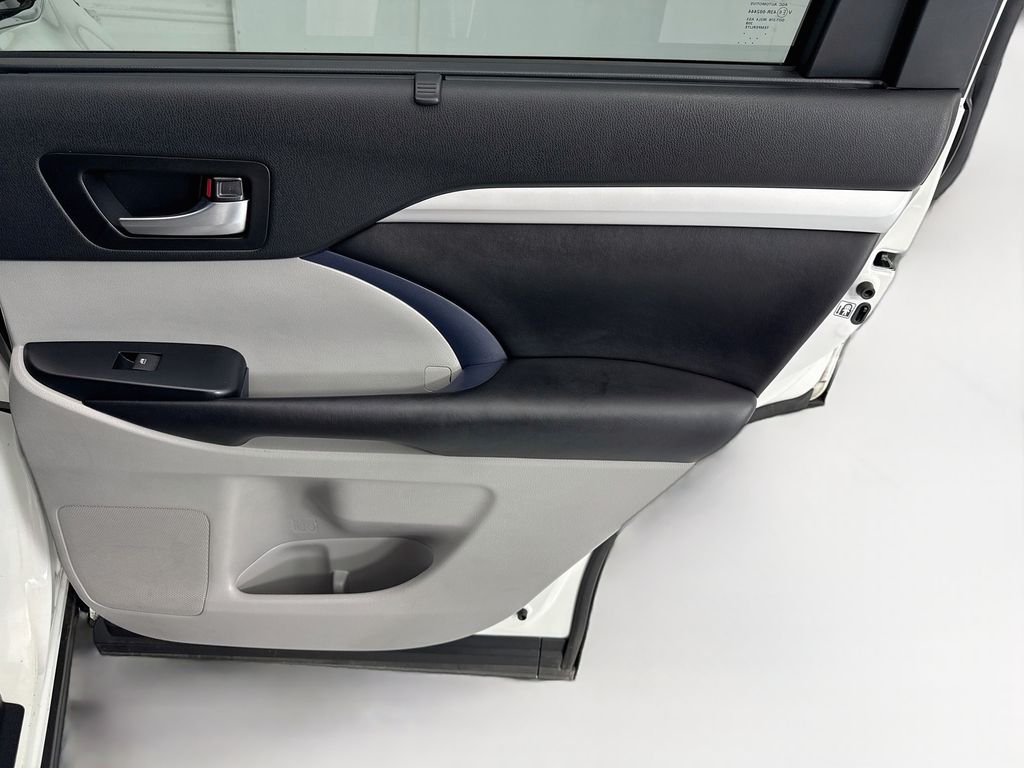 Thumbnail: 2019 Toyota Highlander - 25
