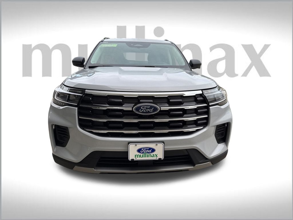 2025 Ford Explorer photo 9