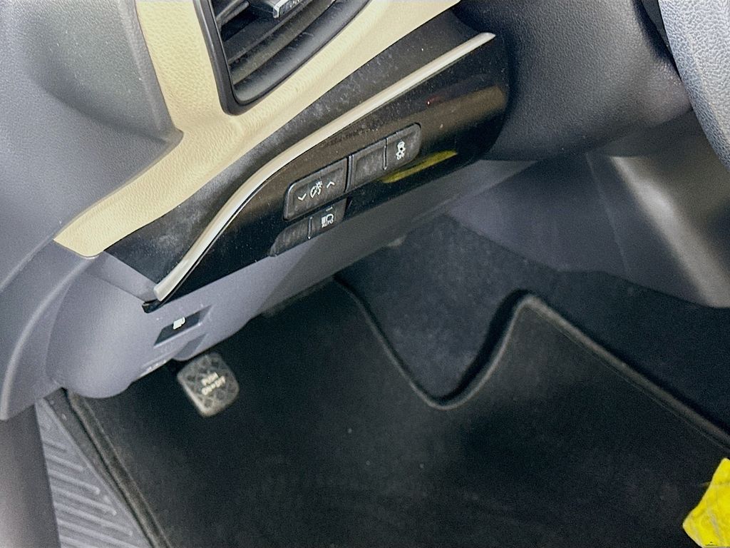 Thumbnail: 2017 Toyota Prius - 10