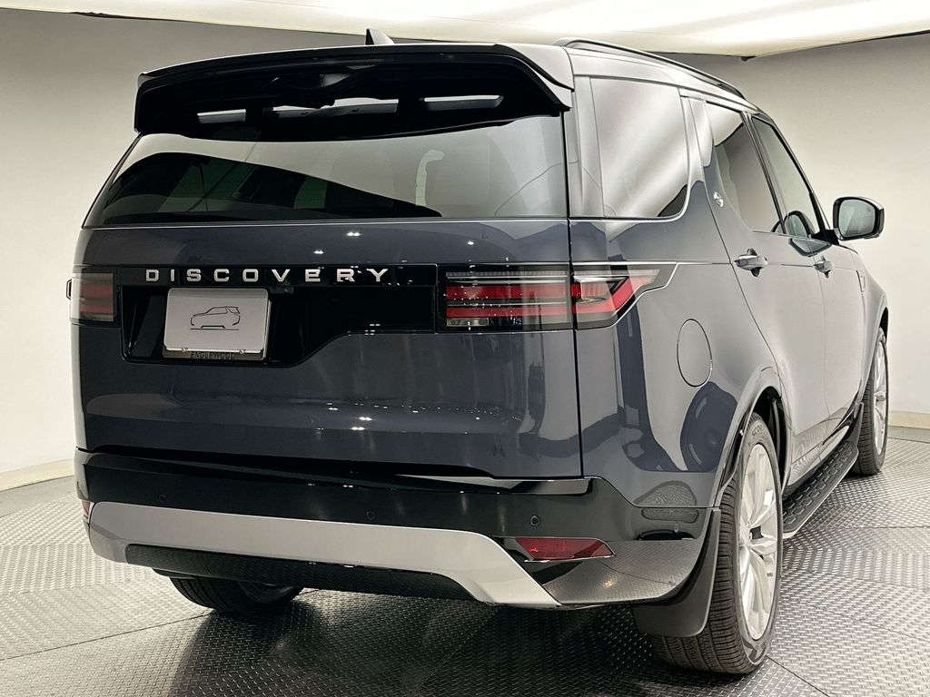 Thumbnail: 2026 Land Rover Discovery - 3