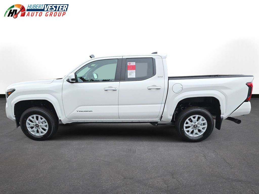 2025 Toyota Tacoma SR5's photo