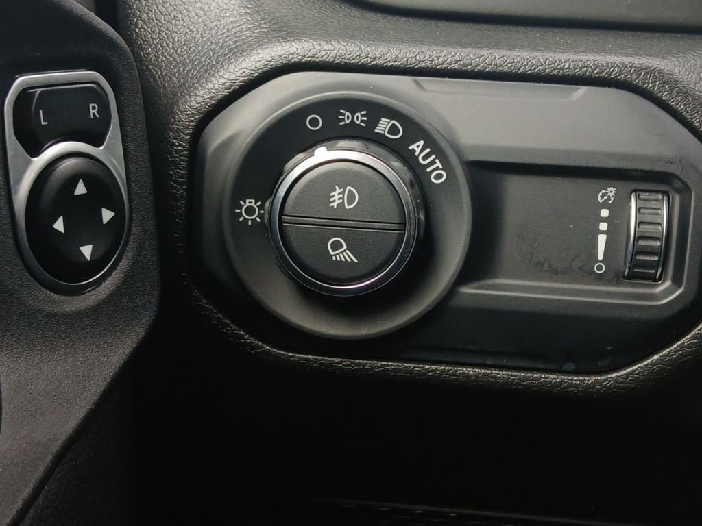 Used Car 2023 Jeep Gladiator  Overland For Sale Under $35,000 In Austin, Texas