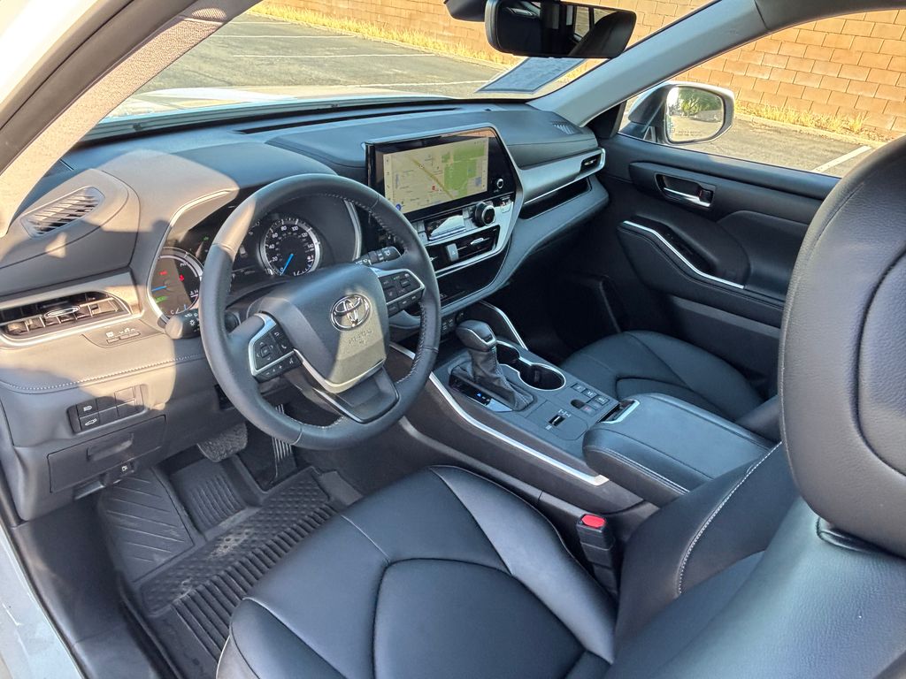 Thumbnail: 2026 Toyota Highlander - 9