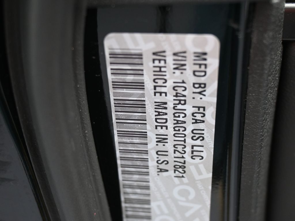 New 2026 Diamond Black Crystal Pearlcoat Jeep Laredo X image 15