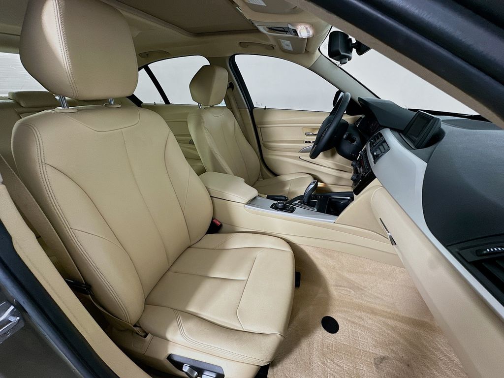 Thumbnail: 2016 BMW 3 Series - 28