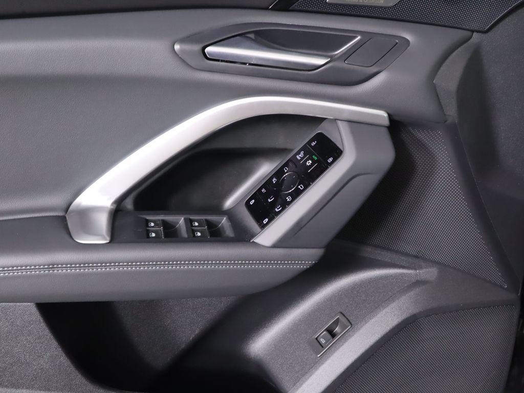 Thumbnail: 2025 Audi Q5 - 25