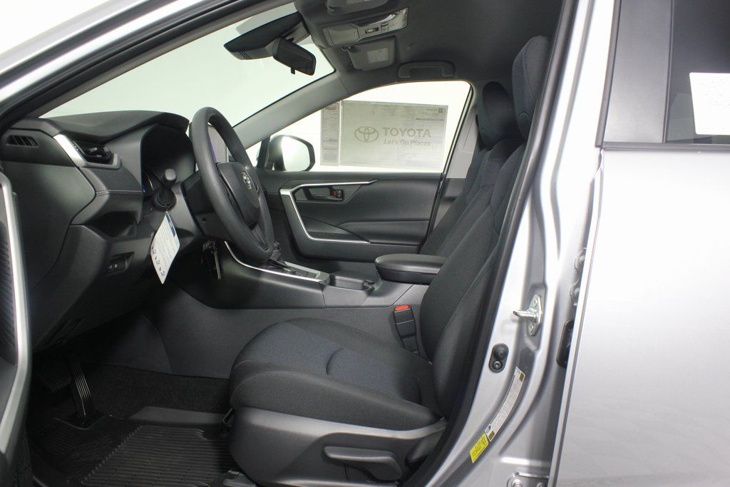 2025 Toyota RAV4 LE 5