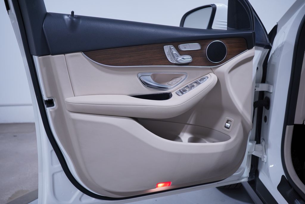 Thumbnail: 2021 Mercedes-Benz GLC - 18