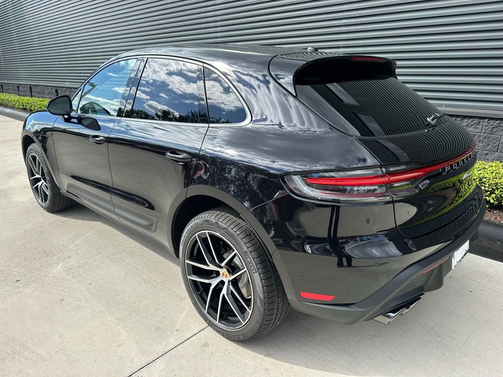 Thumbnail: 2026 Porsche Macan - 3