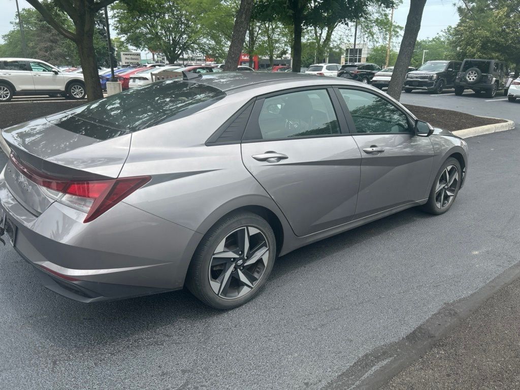 Used 2023 Silver Hyundai SEL image 5
