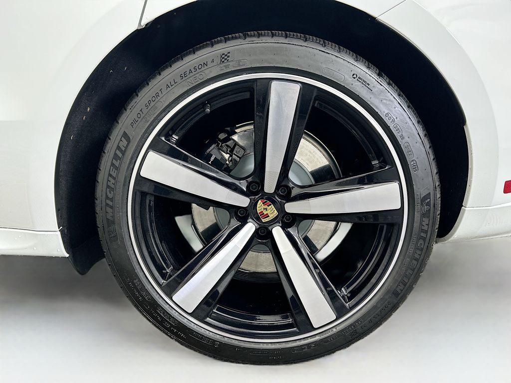 Thumbnail: 2026 Porsche Macan - 32