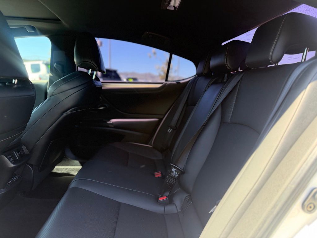 Used 2019 Lexus ES Sedan