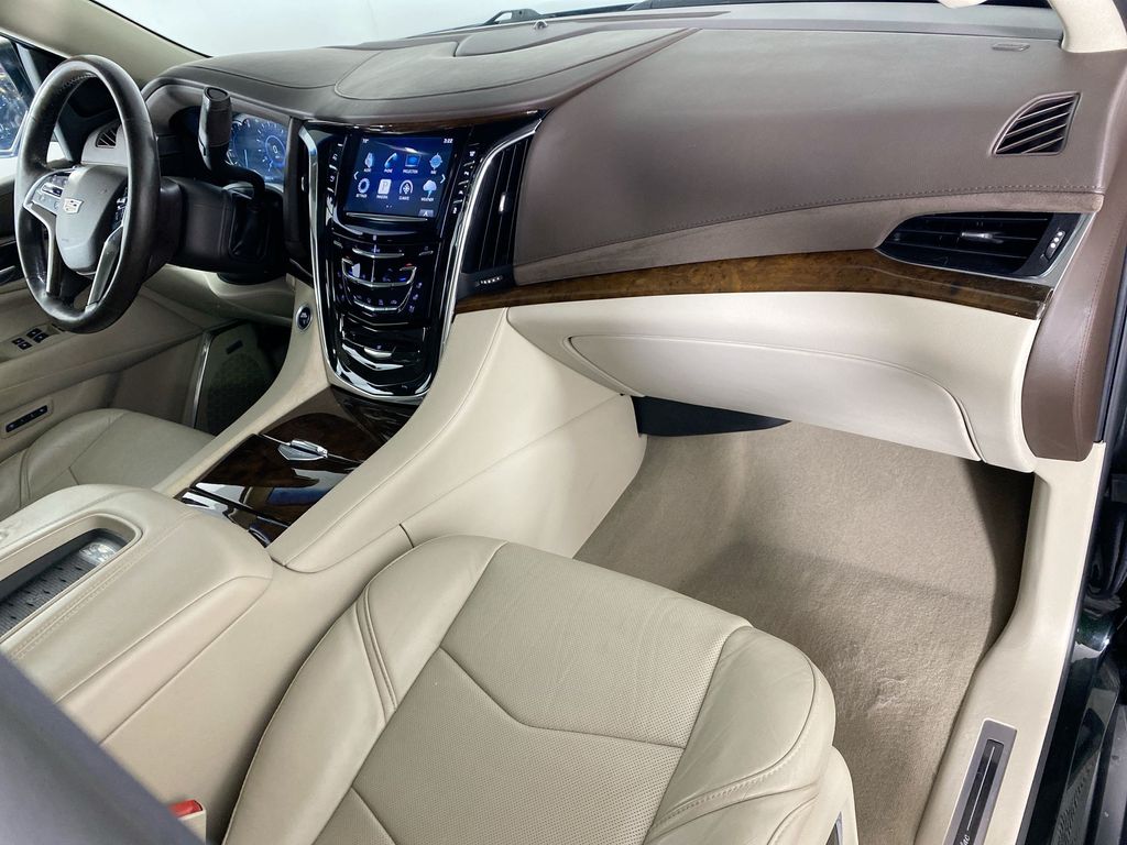 2016 Cadillac Escalade Luxury 30