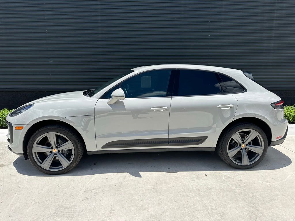 2024 Porsche Macan  2