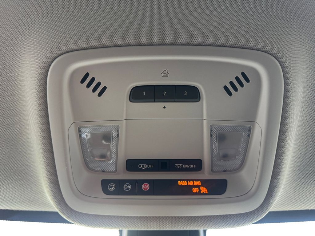 Used Car 2021 Chevrolet Traverse  Rs For Sale Under $30,000 In Round Rock, Texas