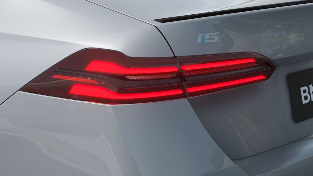 2025 BMW i5 M60 32