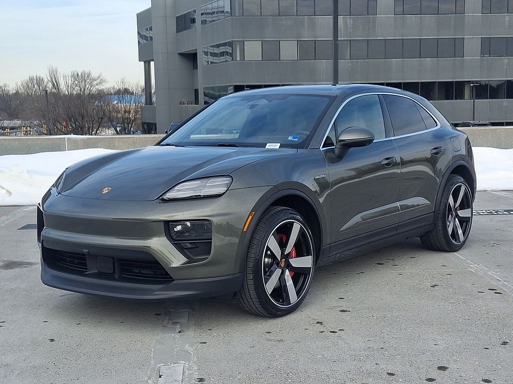 Thumbnail: 2026 Porsche Macan - 1