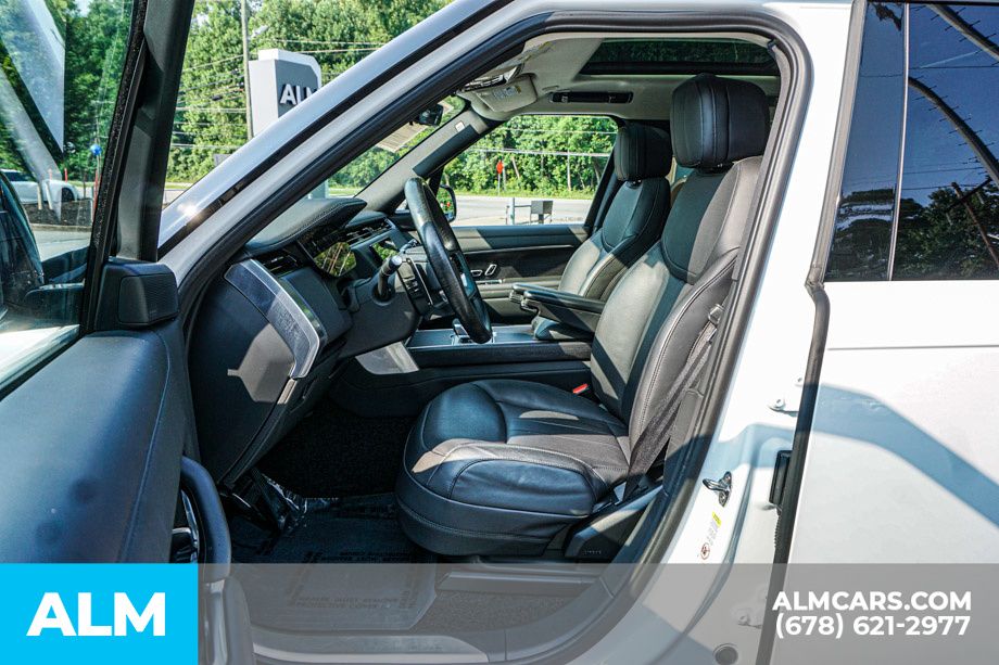 Used 2024 White Land Rover SE image 18