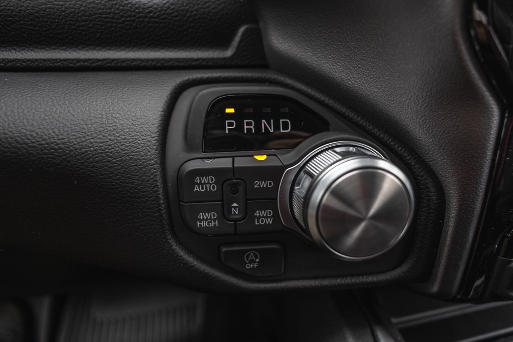 2026 Ram 1500 Laramie thumbnail 21