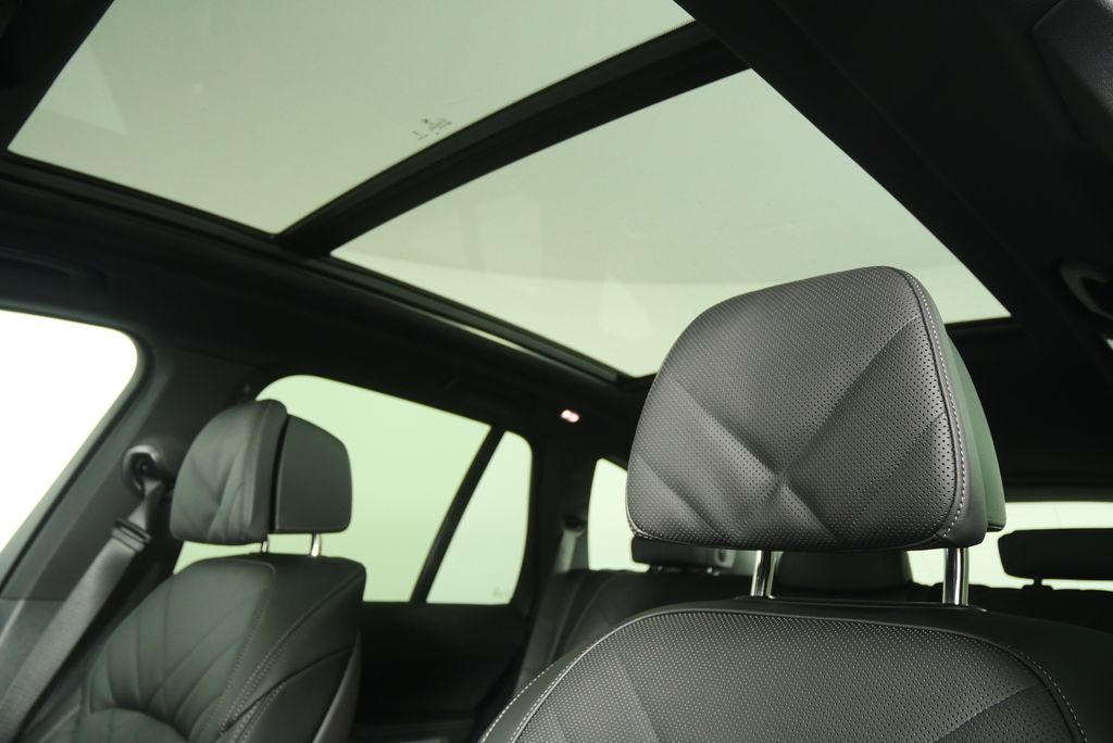 Thumbnail: 2026 BMW X5 - 12