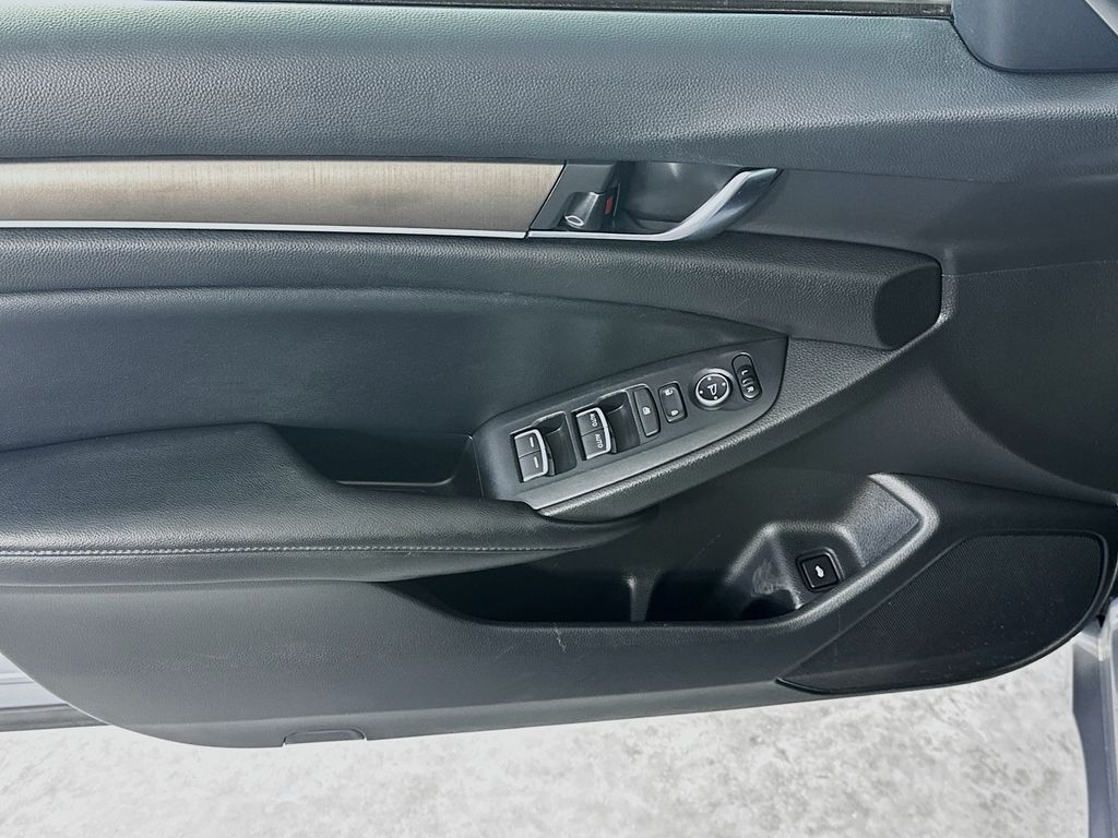 Used 2022 Silver Honda LX image 27